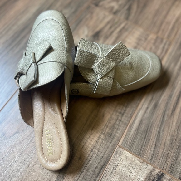 Born ✨Gold✨leather Mule Slip On Flats with Bow Detail Size 7 - Picture 4 of 8